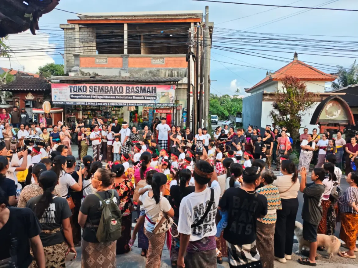 Semarak Malam Pengerupukan, Warga Desa Pandak Bandung Meriahkan Parade Ogoh-Ogoh dan Okokan Menyambut Hari Raya Nyepi